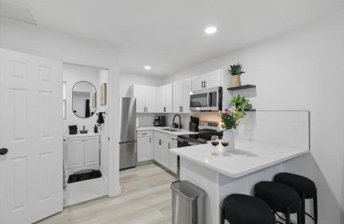 Haltom City Apartment | Modern 2BR Unit Hot Tub Outdoor Lounge