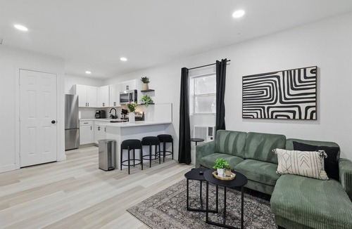Haltom City Apartment | Modern 2BR Unit Hot Tub Outdoor Lounge