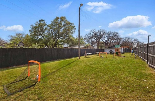 Haltom City Apartment | Modern 2BR Unit with Hot Tub