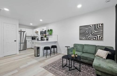 Haltom City Apartment | Modern 2BR Unit with Hot Tub