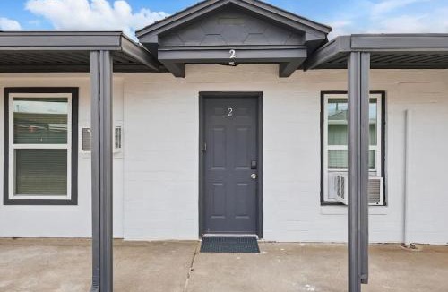 Haltom City Apartment | Modern 2BR Unit with Hot Tub