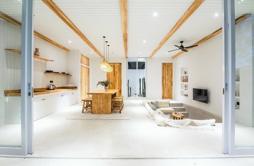 Pecatu Villa | Modern 2BR Villa, 4min to Bingin's Coastal Charm
