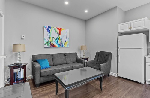 Waterford Valley Apartment | Modern 2BR W&D Wi-Fi Parking