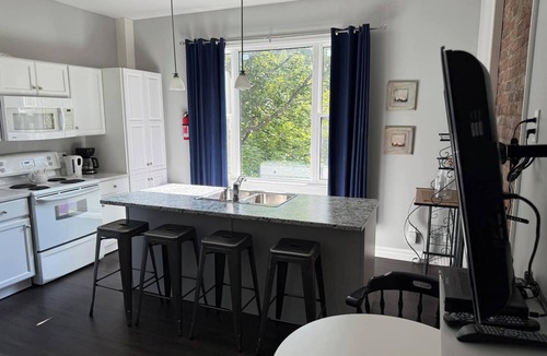 Waterford Valley Apartment | Modern 2BR W&D Wi-Fi Parking