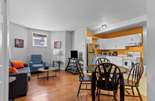 Waterford Valley Apartment | Modern 2BR Wi-Fi TV Off-Street
