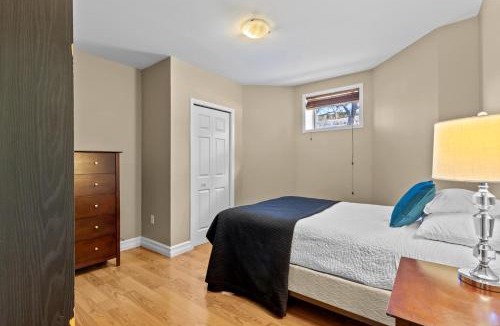 Waterford Valley Apartment | Modern 2BR Wi-Fi TV Off-Street