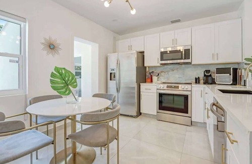 Hallandale Beach House | Modern 2BR with BBQ, Near Beach & FLL