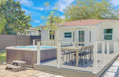 Hallandale Beach House | Modern 2BR with BBQ, Near Beach & FLL