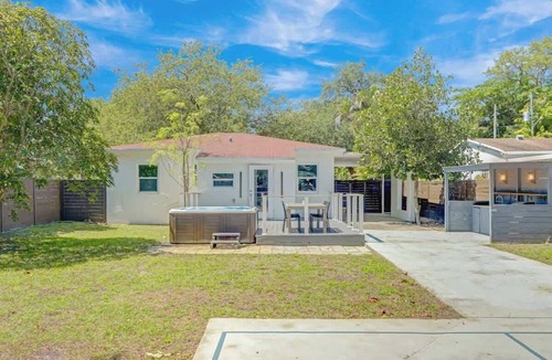 Hallandale Beach House | Modern 2BR with BBQ, Near Beach & FLL
