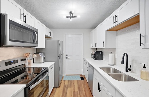 Huber Heights House | Modern 2BR with Ensuite Baths