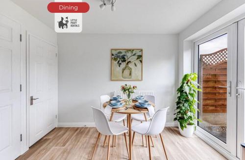 Marston Moretaine House | Modern 2BR with Parking EV Charger