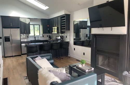 Northern Woods House | Modern 3 bd next to playground, trials and park