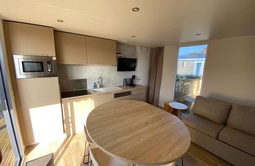 Jullouville House | Modern 3-Bed, 2-Bath Mobile Home in Central Jullouville, Steps from Beach & Shops