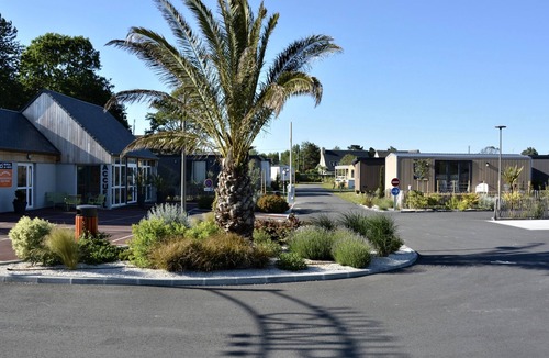 Jullouville House | Modern 3-Bed, 2-Bath Mobile Home in Central Jullouville, Steps from Beach & Shops