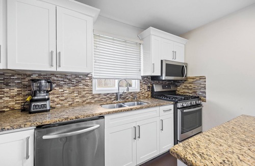 Windsor House | Modern 3-Bed, 2-Bath in South Windsor