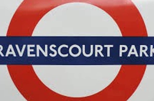 Ravenscourt Park Apartment | Modern 3 Bed Apartment next to the Park