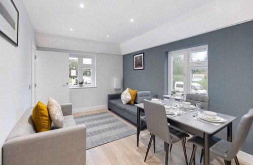 Brentwood Apartment | Modern 3-bed apt in Shenfield