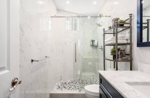 Schenectady Apartment | Modern 3 Bed Apt Parking W D
