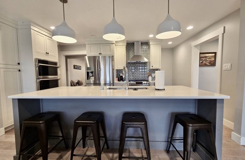 Terre Haute House | Modern 3-bed farmhouse AC, Wifi