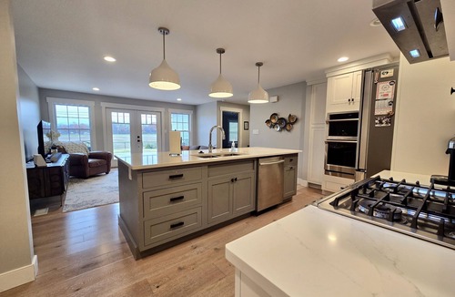 Terre Haute House | Modern 3-bed farmhouse AC, Wifi