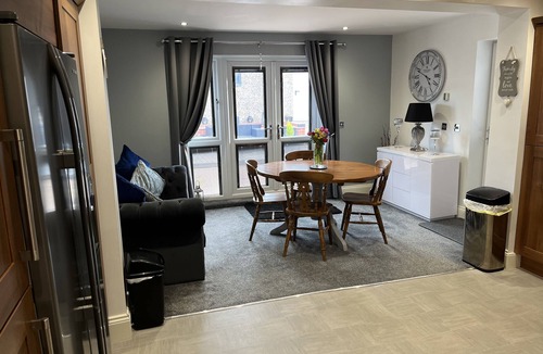 Burton on Trent House | Modern 3 Bedroom Property in Quiet Location