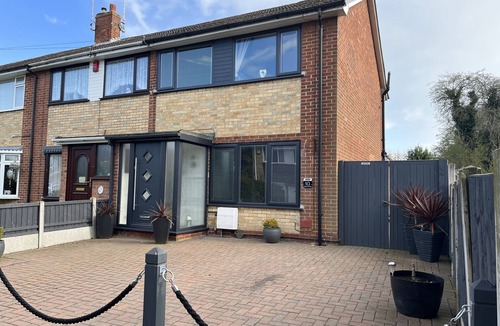 Burton on Trent House | Modern 3 Bedroom Property in Quiet Location