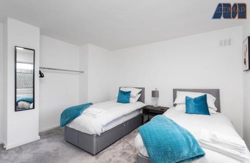 Bathgate House | Modern 3 Bed Home in Bathgate with Garden