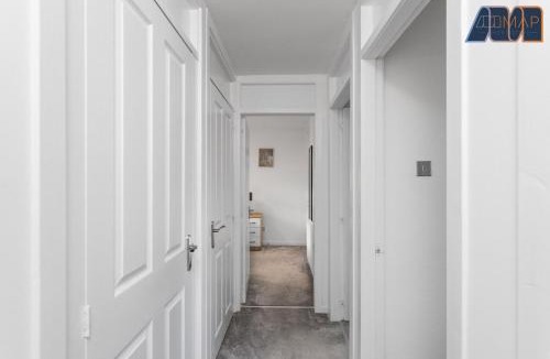 Bathgate House | Modern 3 Bed Home in Bathgate with Garden