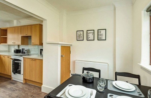 Gosport Apartment | Modern 3-Bed Home | Sleeps 7 | 10 Mins to Beach