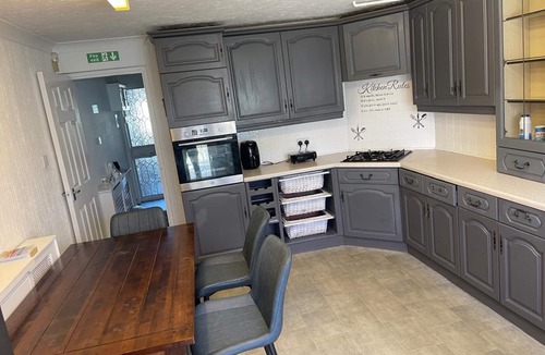 Crays Hill House | Modern 3 Bed House for 8 Guest