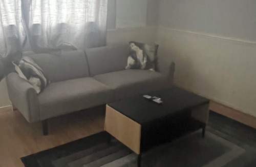 Crays Hill House | Modern 3 Bed House for 8 Guest