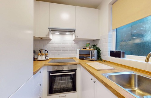 Oxford House | Modern 3-Bed in Headington