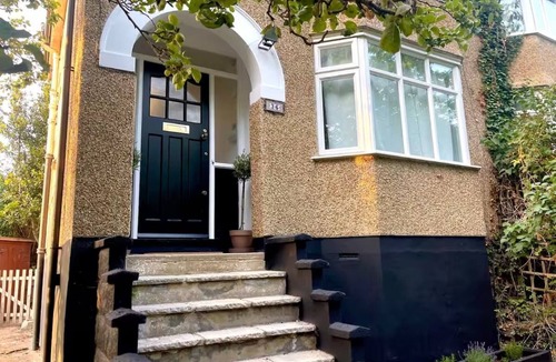 Oxford House | Modern 3-Bed in Headington