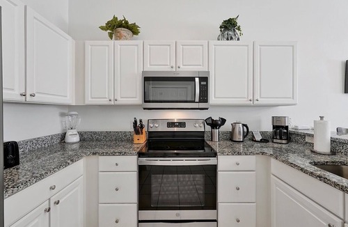 Highgate Park Villa | Modern 3 bed villa with south facing pool