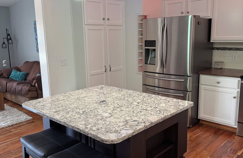 Dubuque House | Modern 3-bedroom, 3 full bath, 2 living areas, 2 kitchens, game room, hot tub!