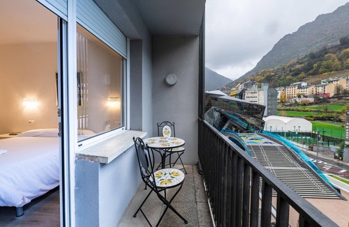 Les Escaldes Apartment | Modern 3-Bedroom Apartment, Andorra City Center