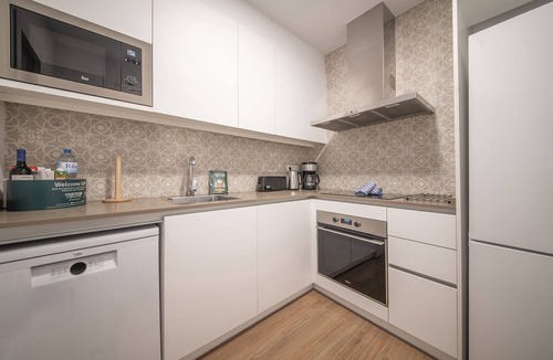 Sant Gervasi Apartment | Modern 3 Bedroom Apartment in Uptown Barcelona