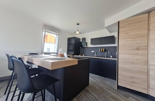 Saint-Pierre - Rene II - Bonsecours Apartment | Modern 3-bedroom apartment with canal view, parking and internet in Nancy