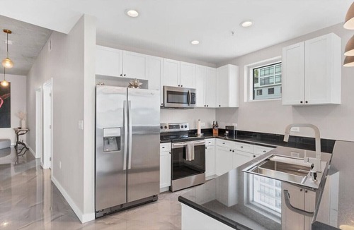 South Eola Apartment | Modern 3 bedroom condo in downtown w free parking