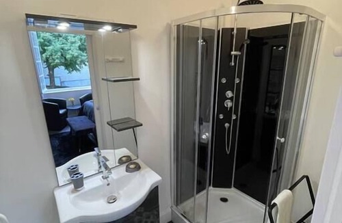 Excideuil Apartment | Modern 3 bedroom cottage