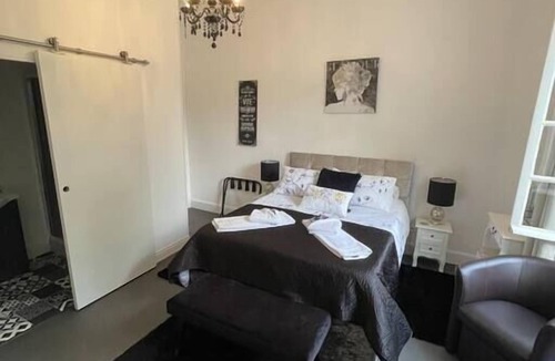 Excideuil Apartment | Modern 3 bedroom cottage