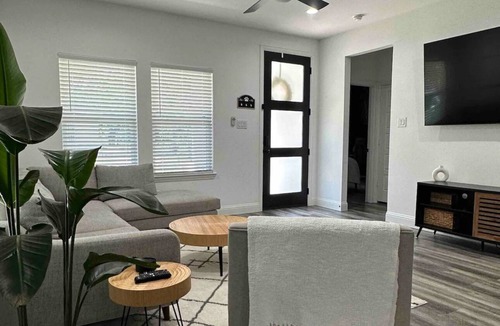 South Dallas - Fair Park House | Modern 3 Bedroom Gem next to Texas State Fair