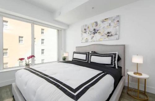Downtown Los Angeles Apartment | Modern 3 Bedroom High-Rise with resort Pool
