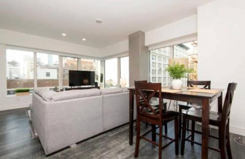 Downtown Los Angeles Apartment | Modern 3 Bedroom High-Rise with resort Pool