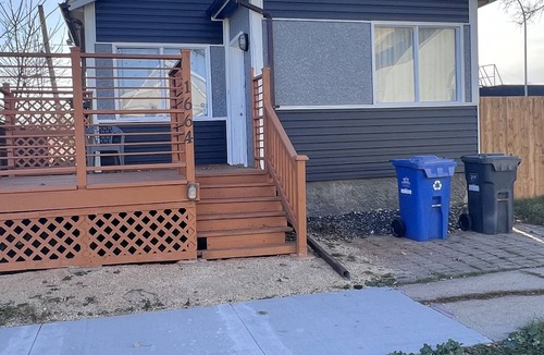 Winnipeg House | 🌎Modern 3 bedroom home w/street park’n close to ✈️