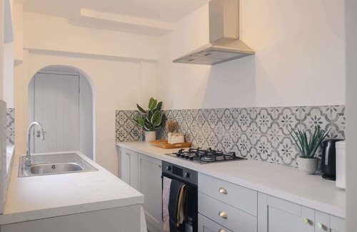 Rugby House | Modern 3 Bedroom Home in Central Rugby