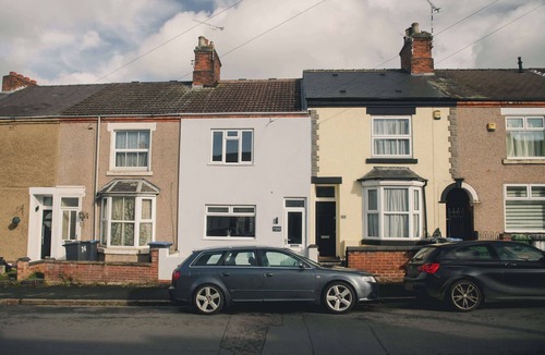 Rugby House | Modern 3 Bedroom Home in Central Rugby