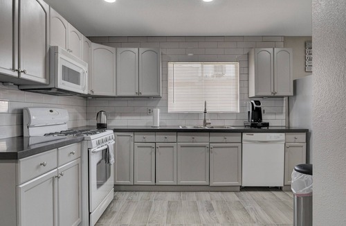 Sunrise Manor House | Modern 3 Bedroom Home with Pac-Man Arcade Fun!