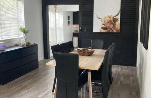 Highland Park House | Modern 3 bedroom home 2 mi from Downtown-Alamodome