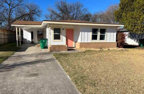 Westworth Village House | Modern 3-Bedroom Home with Cal-Kings Beds